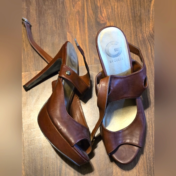 Women's size 8.5 G by Guess Vikki-R brown heel. - Picture 1 of 2